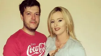 A crezut ca sotul o insala si s-a uitat in telefonul lui! A inlemnit cand a descoperit ce facea, de fapt, barbatul