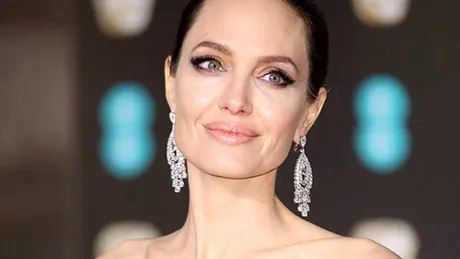 Angelina Jolie a pozat nud! Cea mai frumoasă femeie din lume nu mai este doar piele și os