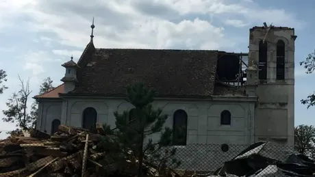 Tragedie fara margini! 13 persoane au murit iar altele sunt ranite, dupa ce au fost ingropati sub acoperisul unei biserici