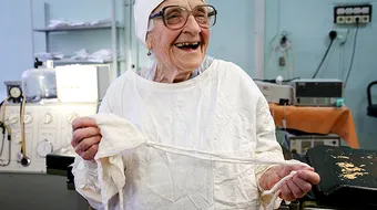 Cel mai batran chirurg din lume! Cati ani are Alla si cate operatii pe zi efectueaza la varsta ei inaintata