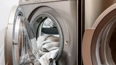 De ce trebuie să pui drojdie în detergentul de rufe. Te scapă de o mare problemă