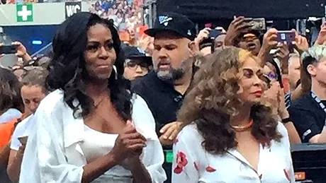 Michelle Obama, sexy la concertul lui Beyonce si Jay Z din Paris! Si-a facut de cap chiar langa scena! VIDEO