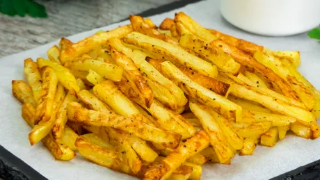 Ingredientul secret pe care să îl pui în cartofii prăjiţi pentru un gust absolut genial!