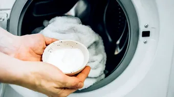 Ce să pui în apa în care speli prosoapele de bucătărie. Toate petele și mirosul neplăcut vor dispărea pe loc
