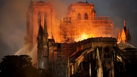 Muncitorii din Notre-Dame 'fumau ilegal inainte de incendiu'. Dezvaluiri socante despre ce s-a intamplat in catedrala din Paris