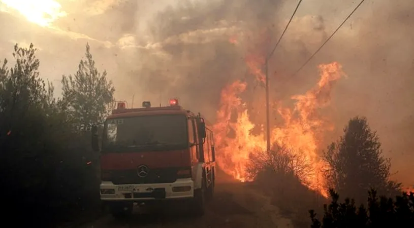 Aproximativ o mie de turiști au fost evacuați în insula Samos din Grecia din cauza incendiilor