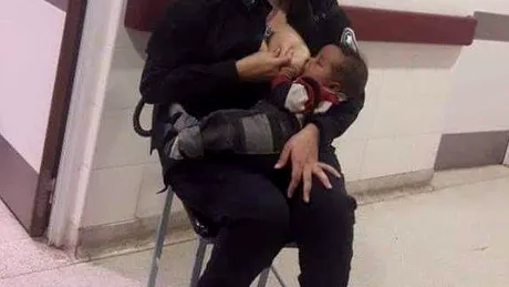 Polițista eroină. Alăptează copilul altei femei, după ce a văzut că medicii din spital nu-l hrănesc! Era înfometat, își băga mâinile în gură și se mușca.