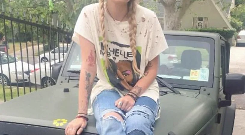 Aparitie uluitoare pe covorul rosu! Fiica unuia dintre cei mai celebri artisti din lume a venit in blugi si tricou