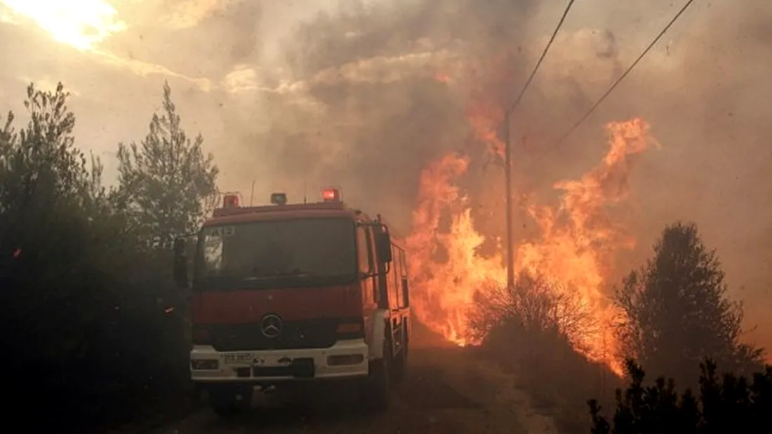 Aproximativ o mie de turiști au fost evacuați în insula Samos din Grecia din cauza incendiilor
