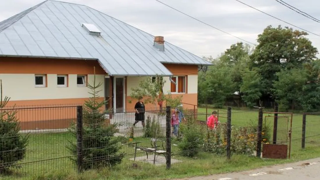 Singura scoala din Romania unde invata doar trei elevi! Cladirea este una dintre cele mai moderne de la noi din tara