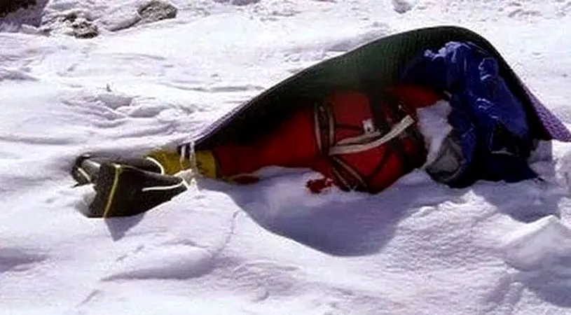 Cadavre descoperite pe Everest! Imaginile sunt ca dupa razboi. Cine sunt victimele VIDEO