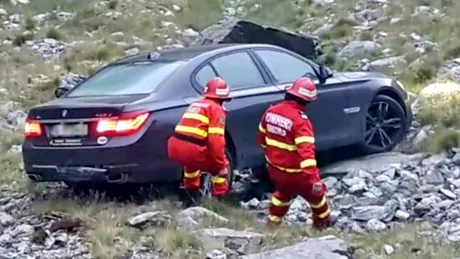 Un turist a gasit o masina pe Transfagarasan. S-a speriat cand s-a uitat pe geam. Ce era in ea