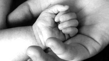 Un bebeluș a murit la 4 zile de la naștere, după ce a fost infectat cu Covid-19