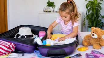 Kitul de vacanță pentru copii. Ce nu ar trebui să lipsească din bagajul celor mici în vacanța de vară