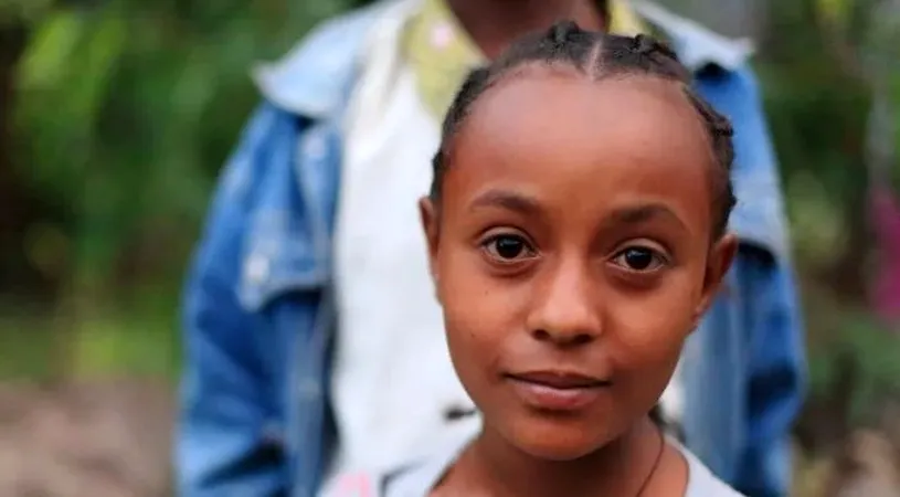 Fata de 12 ani salvata de LEI din mainile unor rapitori. Felinele au auzit-o cum plange si...