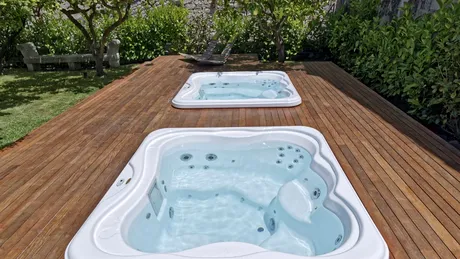 (P) Jacuzzi de exterior pentru relaxare în aer liber, indiferent de anotimp
