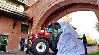 A fost lansat cel mai nou tractor 100% romanesc! Cum arata si de ce costa 34.500 de euro?! E GENIAL!