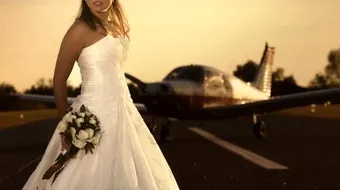 Femeia care s-a indragostit de un avion! Planuieste sa se marite cat de curand cu aeronava! :O