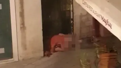 Doi tineri au fost filmati in timp ce faceau sex pe strada, in vazul trecatorilor VIDEO