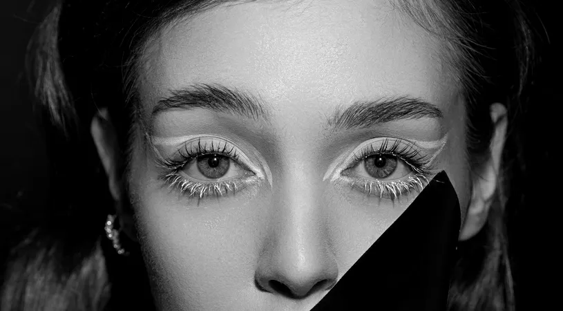 Mai mulți producători români s-au unit într-o expoziție inedită, sub umbrela Romanian Design Week: Portrait of an ARTIST, la showroomul ICONIST