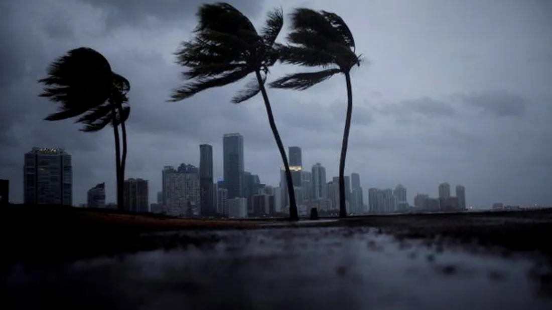 Imagini apocaliptice: Uraganul Irma a ajuns in Florida! Vantul puternic a lasat fara curent electric sute de mii de locuinte! 7 milioane de oameni au primit ordin de evacuare VIDEO