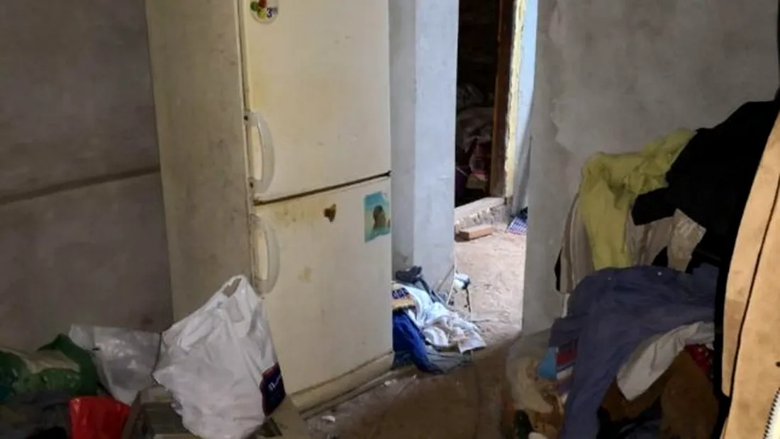Anchetatorii au descoperit un zid proaspat tencuit in casa lui Gheorghe Dinca! Vor sa o darame caramida cu caramida pentru a descoperi probleme! VIDEO