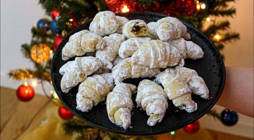 Secretul bunicii! Cornulețe fragede de Crăciun - rețetă specială