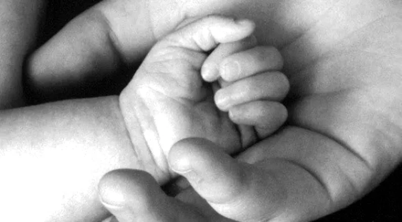 Un bebeluș a murit la 4 zile de la naștere, după ce a fost infectat cu Covid-19