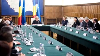 Motiunea de cenzura a opozitiei este la un pas de amanare. Nu au fost stranse cele 237 de semnaturi necesare