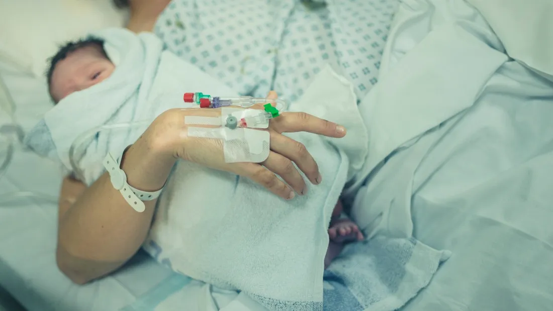 10 nou-născuți, infectați în maternitatea Spitalului Municipal din Timișoara cu coronavirus. Testele mamelor au ieşit negative