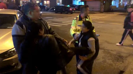 Sotul a facut accident de masina in timp ce era cu amanta iar sotia a venit si a inceput sa o ia la bataie! Scene ireale din Cluj! VIDEO