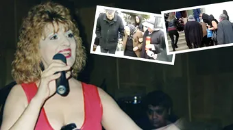 Mama Ilenei Ciuculete isi plange fiica. Femeia a fost sustinuta de apropiati la intrarea in biserica VIDEO