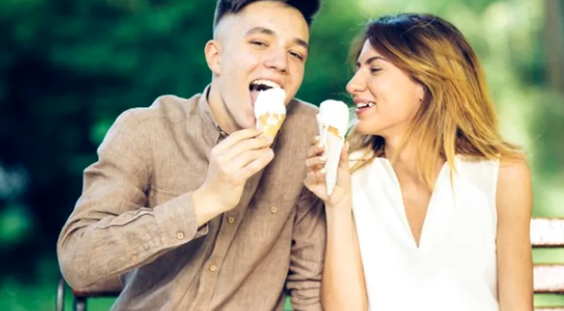Un cuplu a fost amendat după ce a fost prins pe o bancă în timp ce mânca înghețată: ”Nu înțeleg raționamentul”