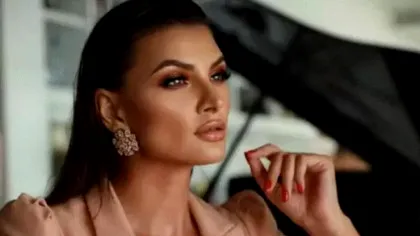 Fetele din Dubai. Ramona Gabor face plajă și se zbenguie sub soare într-un costum special. VIDEO