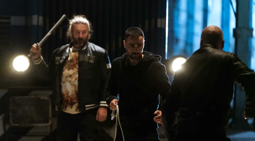 Denis Hanganu, declarații în exclusivitate despre cum s-a filmat scena de bătaie din această seară din CLANUL: ”Am avut lovituri de contact pe mai multe niveluri de înălțime”
