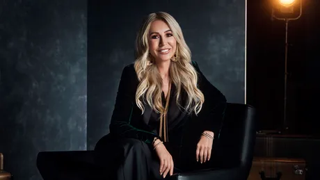 Singura româncă din topul celor mai bogate femei din SUA își spune povestea inspirațională în cartea „Conturul unui vis”