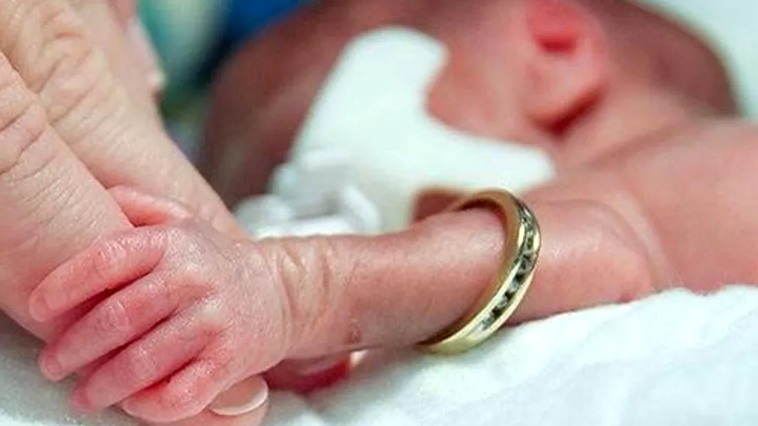 Minune in medicina: gemeni, nascuti la doar 5 luni au supravietuit! Cum isi explica medicii asta