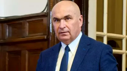 Ilie Bolojan, mână în mână cu o frumoasă brunetă. Cine e femeia din spatele noului premier