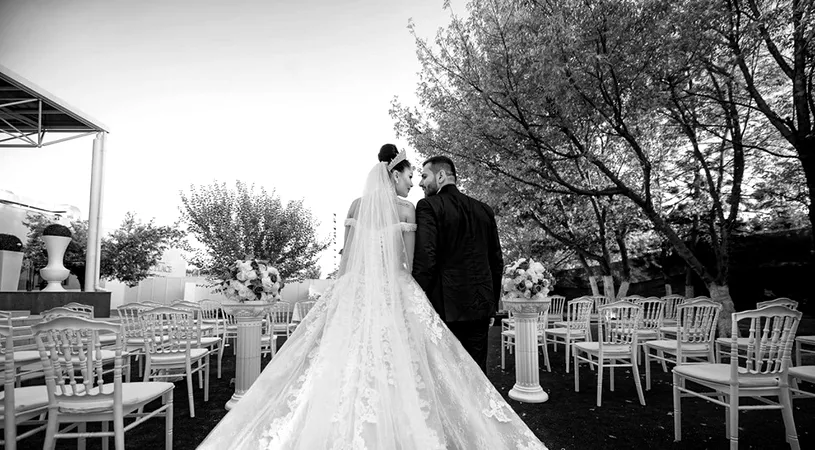 Brigitte Sfat, plina de vanatai pe picioare la nunta. Abia acum s-a vazut tot