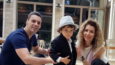 E adorabil! Fiul lui Carmen Bruma si al lui Mircea Badea a implinit 3 anisori. Baietelul a mostenit parul cret de la mama sa