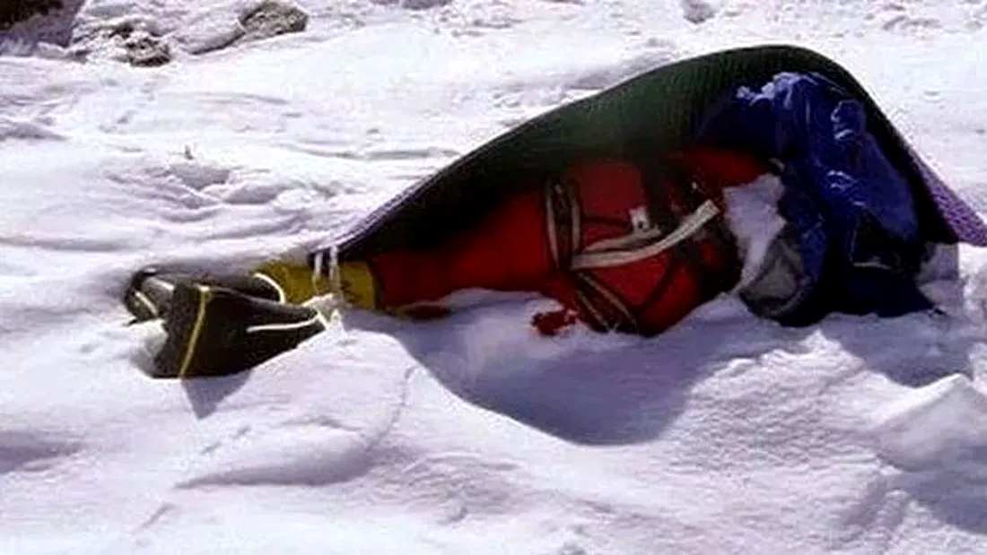 Cadavre descoperite pe Everest! Imaginile sunt ca dupa razboi. Cine sunt victimele VIDEO