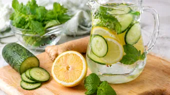 Rețetă simplă pentru retenția de apă: soluția naturală care te ajută să te simți mai ușor