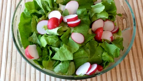 De ce e bine sa mananci salata verde pe stomacul gol. Beneficiile pe care le are asupra organismului si de care nu stiai pana acum