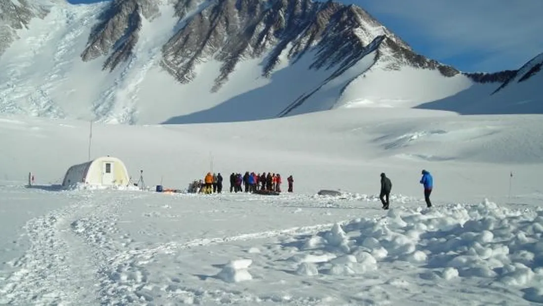 Piramida stranie aparuta din senin in Antarctica! Cercetatorii au predictii sumbre: ce este de fapt formatiunea din varful ghetii