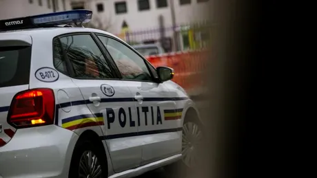Polițist filmat în timp ce circula haotic cu mașina în trafic, reținut pentru 24 de ore