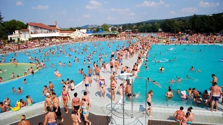 Sfarsit tragic pentru o romanca aflata in vacanta, in Italia! Femeia a mancat o pizza cu sotul ei si s-a balacit in piscina. La cateva minute, a murit. Ce au aflat medicii la autopsie