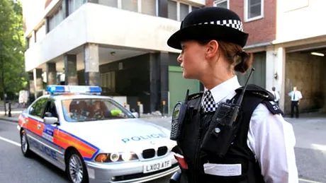 Un alt roman mort in Marea Britanie: trupul neinsufletit al tanarului a fost gasit in blocul unde locuia. E socant ce au descoperit politistii pe corpul lui