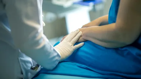 Caz şocant la un spital din Piteşti! O femeie a făcut avort la lumina telefonului