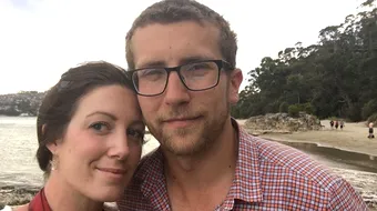 Tanara asta a purtat inelul de logodna la ea timp de un an! Unde il ascunsese iubitul ei, fara ca ea sa isi dea seama!