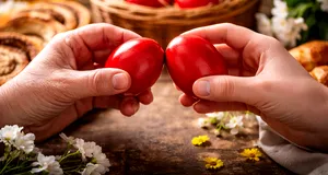 De ce se ciocnesc ouăle roșii? Tradiția care unește generații de Paște